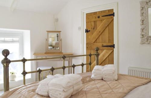 Llanelli House | Sweet Pea Cottage