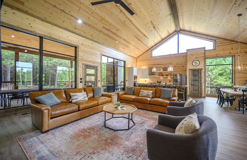 Broken Bow Cabin | Sweet Pines Lodge- NEW Modern Luxe Cabin
