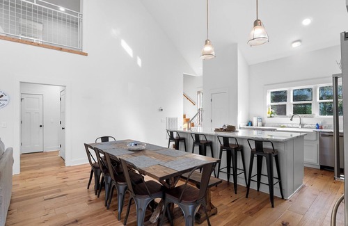 Houston House | Sweet Retreat: 5 BR, 4 BA in Houston, Sleeps 15