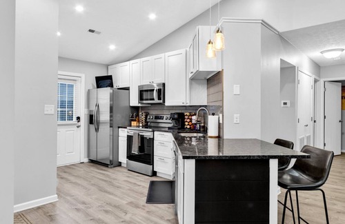 Columbus House | Sweet Retreat in NW Columbus- great for monthly stays and NO cleaning fee!