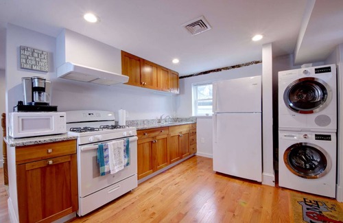 Marblehead Condo | Sweet Retreat