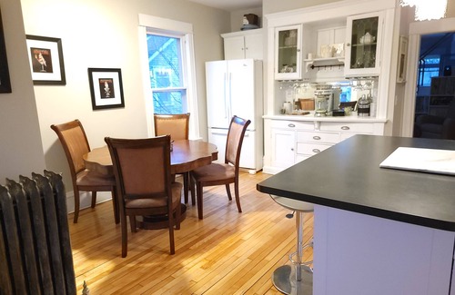 Lowry Hill East House | Sweet Retreat with a fantastic location
