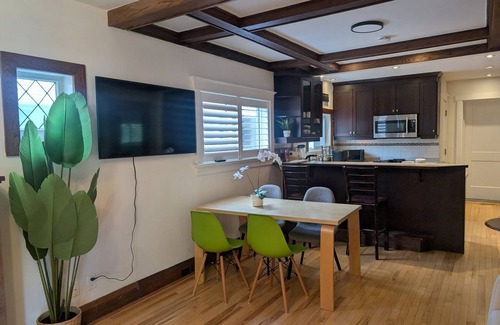 New Toronto House | Sweet room just steps to the lake side