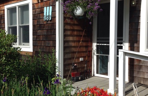 Southold House | Sweet Southold Beach Cottage FALL WINTER SPRING SUMMER 1 min walk to beach