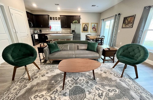Sanford House | Sweet Stay in Sanford