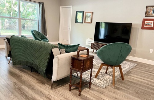 Sanford House | Sweet Stay in Sanford