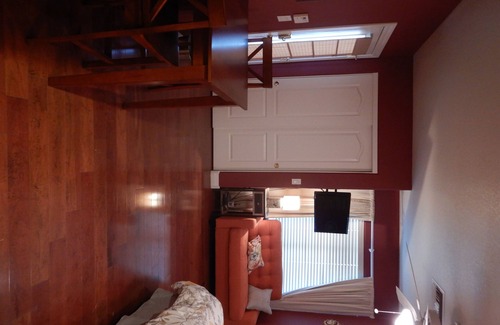 El Cuadro Estates Cottage | Sweet Suite near Old Town