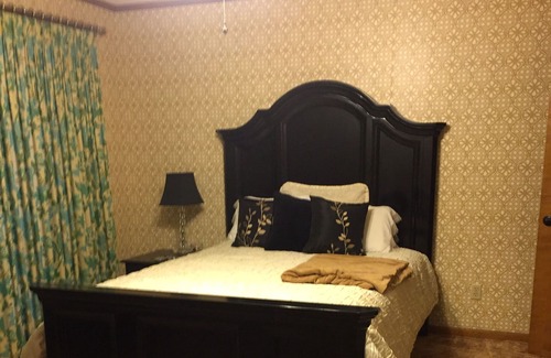 Henderson House | Sweet Suite