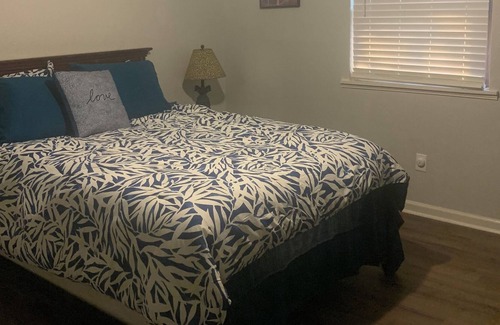 Prairie Grove House | Sweet Summit house! Clean, cozy, quiet and close to everything! 20 min to U of A