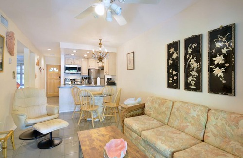 Truman Annex Condo | Sweet Sunshine Garden Flat – Downtown Key West - 2 Blocks Off Duval w Pool Access