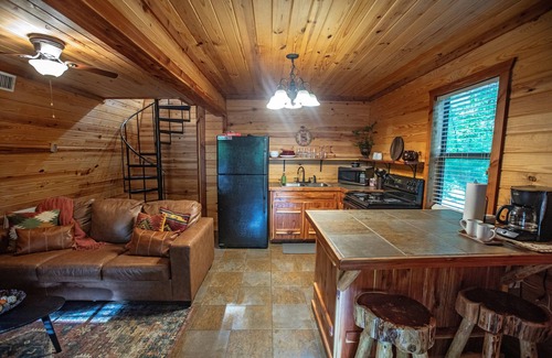 Broken Bow Cabin | Sweet Surrender-True cabin getaway! Sleeps 4-Hot Tub