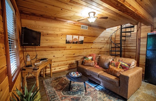 Broken Bow Cabin | Sweet Surrender-True cabin getaway! Sleeps 4-Hot Tub