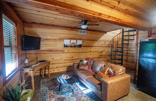 Broken Bow Cabin | Sweet Surrender-True cabin getaway! Sleeps 4-Hot Tub
