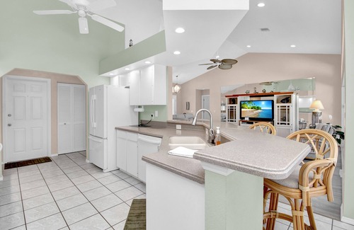 Broadmoor House | Sweet T Villa! Private heated pool! Beaches, golf courses and amenities!