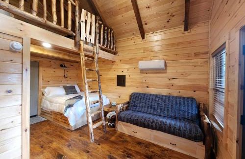 Scio House | Sweet Tree Cabin with Grill Overlooking the Lake in Ohio