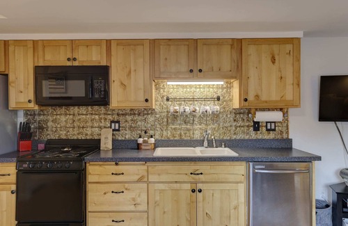Sheridan Apartment | Sweet Wyoming Suite, Centrally located Stay + Wifi