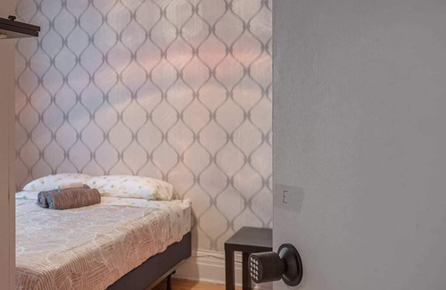 De Lorimier Apartment | Sweetest Private BedR ~ in The Heart Of Shop Angus