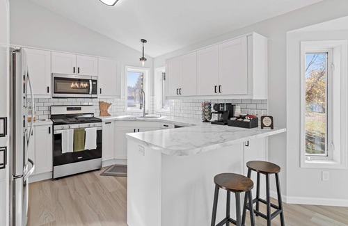 Blaine House | SweetHomeAway - Relaxing - Pool Table - King Bed - Modern home in Blaine