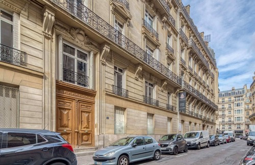 Champs-Elysees Apartment | Sweett | Cerisoles III