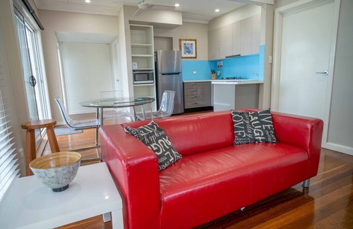 Macmasters Beach Cottage | Swells - Beach Front