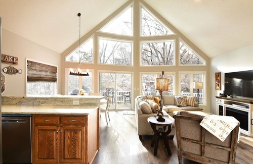 Albemarle House | Swift Island Sunsets: Lakefront, Cozy, Sleeps 8