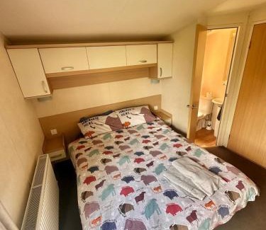 Glasgow Apartment | Swift Moselle 2 Bedroom Caravan Located in Uddingston, Glasgow at Maryville Caravan Site
