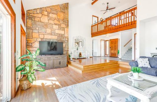Bella Vista House | Swim and Boat Docks Lakefront Gem in Bella Vista!