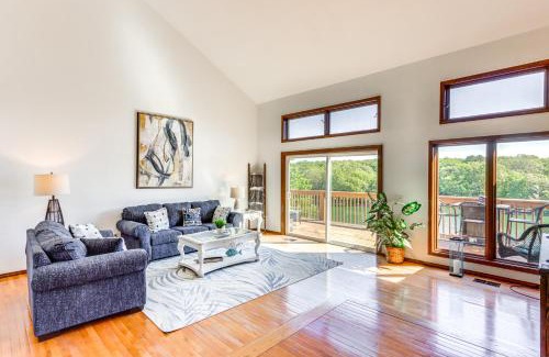 Bella Vista House | Swim and Boat Docks Lakefront Gem in Bella Vista!