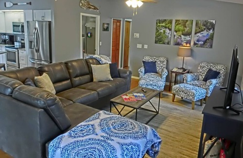 Weeki Wachee Gardens House | Swim Mat, Kayaks, Fire Pit! PET FRIENDLY - Paddlers Cove - Weeki Wachee River