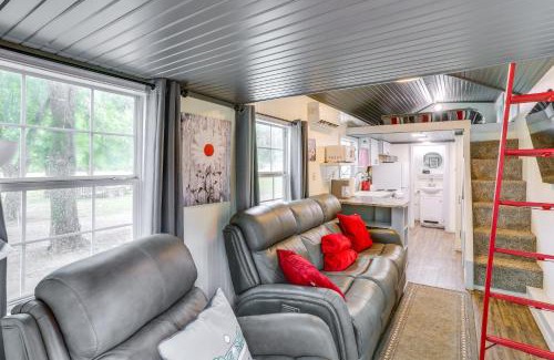 Mountain View Apartment | Swim On-Site Riverfront Studio in Mountain View!