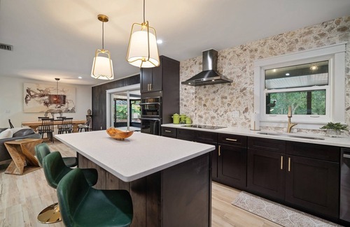 Brandon House | SWIM! Pool Paradise - close to Orlando/Tampa/St Pete - Cozy & Modern