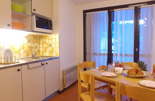 Saint-Leger-les-Melezes Apartment | Swimming pool, sauna, hammam, parking, tv, ski locker, 25m², Saint-Léger-les-Mélèzes