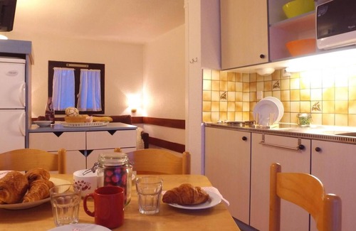 Saint-Leger-les-Melezes Apartment | Swimming pool, sauna, hammam, parking, tv, ski locker, 25m², Saint-Léger-les-Mélèzes