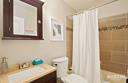 Cherrywood Apartment | Swimming Pool Fun | Spectacular East Austin Rental