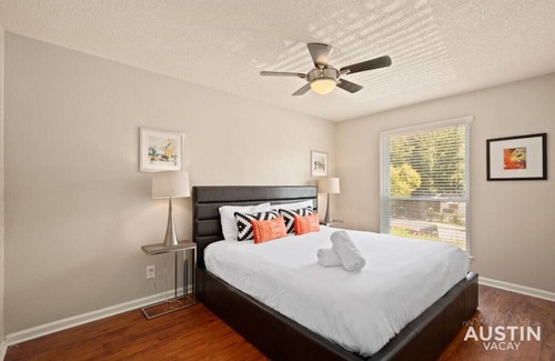 Cherrywood Apartment | Swimming Pool Fun | Spectacular East Austin Rental