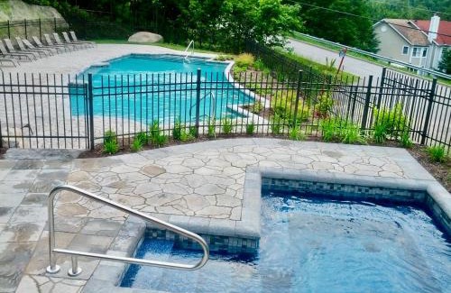 Mont-Tremblant Village Apartment | Swimming Pool Spa - Condo Mont Tremblant