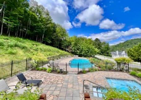 Mont-Tremblant Village Apartment | Swimming Pool Spa - Condo Mont Tremblant 2