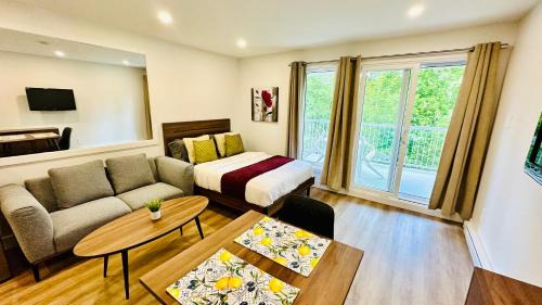 Mont-Tremblant Village Apartment | Swimming Pool Spa - Condo Mont Tremblant 2