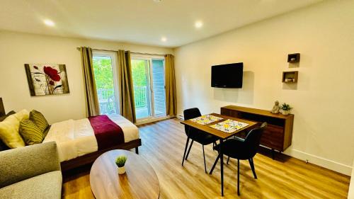 Mont-Tremblant Village Apartment | Swimming Pool Spa - Condo Mont Tremblant 2