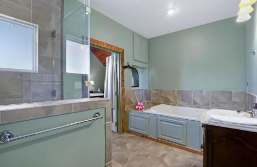 Dripping Springs House | Swing On Inn- Hankie Pankie Cottage