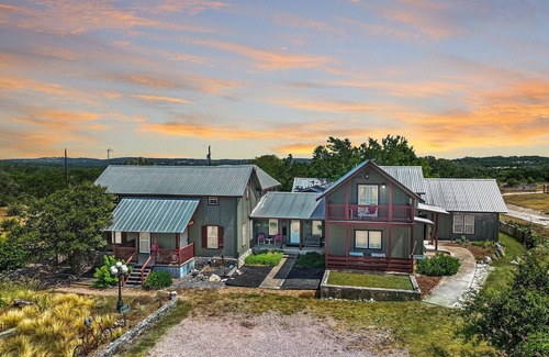 Dripping Springs Apartment | Swing On Inn - Morning Glory Suite