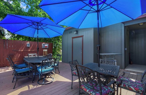 Dripping Springs Apartment | Swing On Inn - Morning Glory Suite