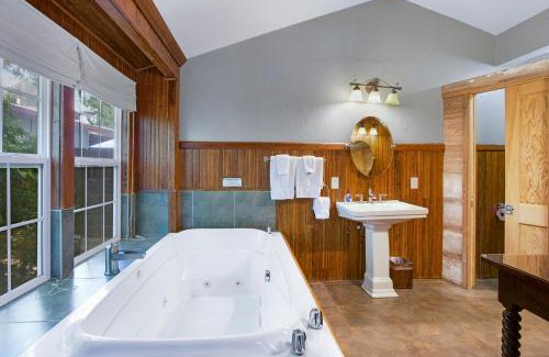 Dripping Springs House | Swing On Inn- Rockin Boots Cottage