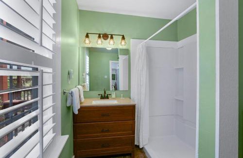 Dripping Springs House | Swing On Inn- Suite Thyme