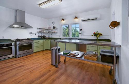 Dripping Springs House | Swing On Inn