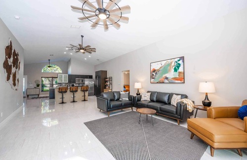 Groveland House | Swiss 49 - Lake Denise