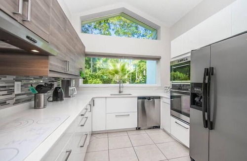 Groveland House | SWISS 66 - Lake Denise