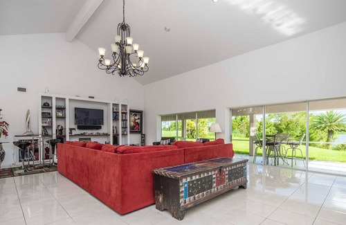 Groveland House | SWISS 67 - Lake Denise