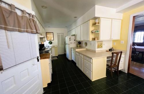 Leland House | Swiss Inn Leland