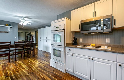 Table Mound House | Swiss Valley Getaway - Dubuque/Tri-State Area